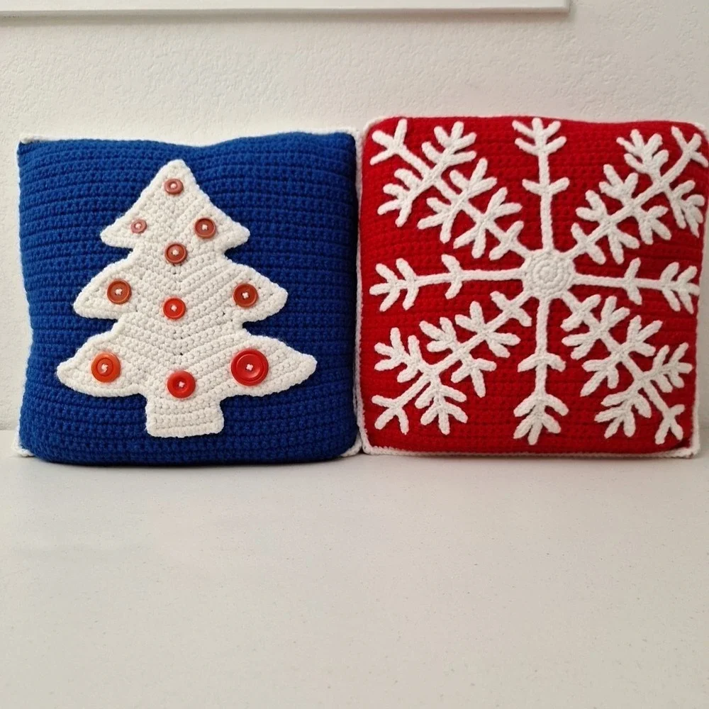 Set‎ of 2 Vintage Handmade Square Crochet Christmas Pillows 14